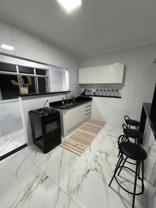 Apartment Predio Frente Pra Praia, Com Vista Lateral Mar, Apto 202 *