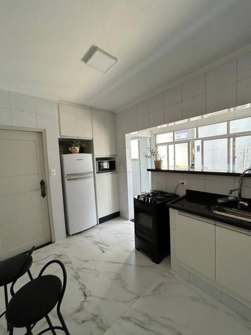 Apartment Predio Frente Pra Praia, Com Vista Lateral Mar, Apto 202 *