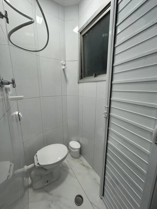 Predio Frente Pra Praia, Com Vista Lateral Mar, Apto 202