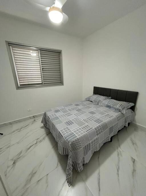 Apartment Predio Frente Pra Praia, Com Vista Lateral Mar, Apto 202